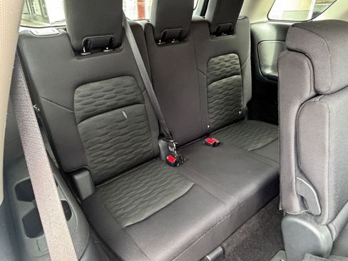 Used 2025 Nissan Pathfinder SV AWD/4WD image 31