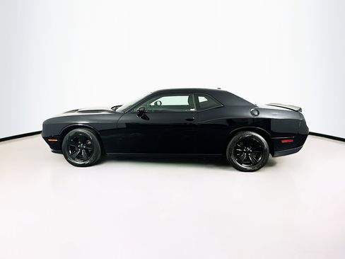 Used 2018 Dodge Challenger SXT image 4