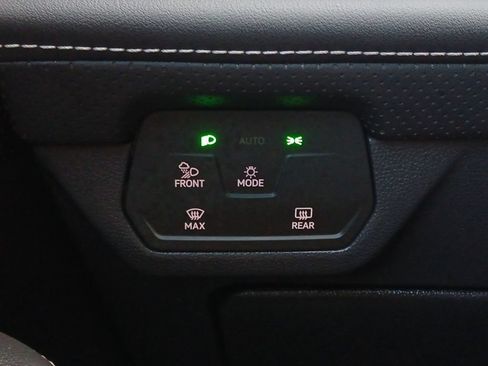 Used 2024 Volkswagen Atlas SE FWD image 12