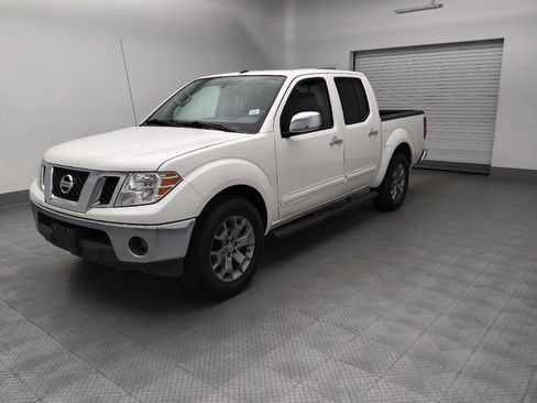 Used 2019 Nissan Frontier SL RWD image 2