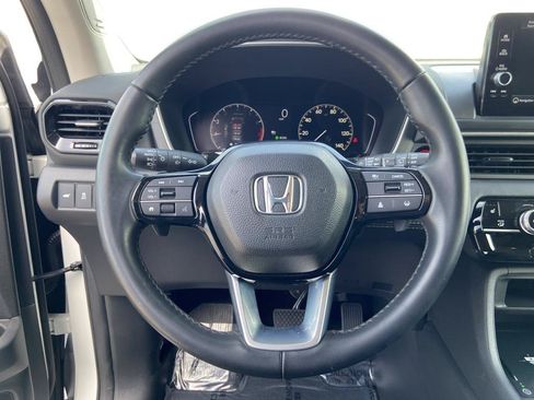 Used 2023 Honda Pilot Touring image 6