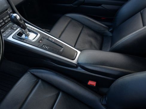 Used 2018 Porsche 718 Cayman S image 9