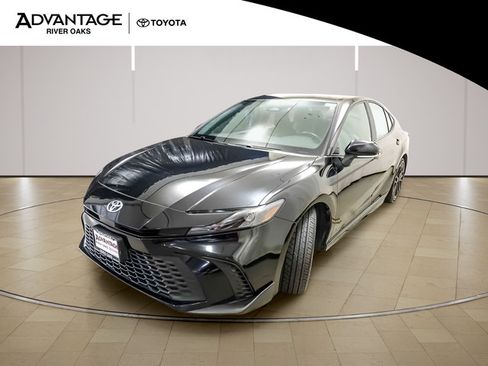 Used 2025 Toyota Camry SE FWD image 4