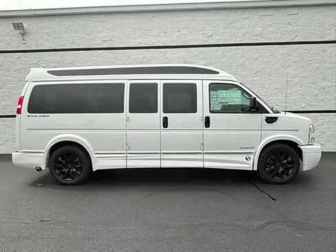New 2026 GMC Savana 2500 Extended w/ Driver Convenience Package RWD image 6
