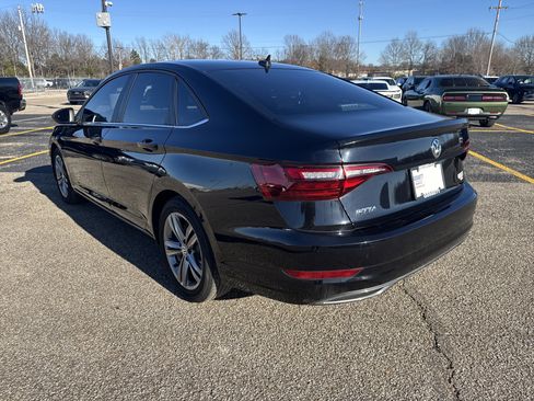 Used 2021 Volkswagen Jetta R-Line image 3