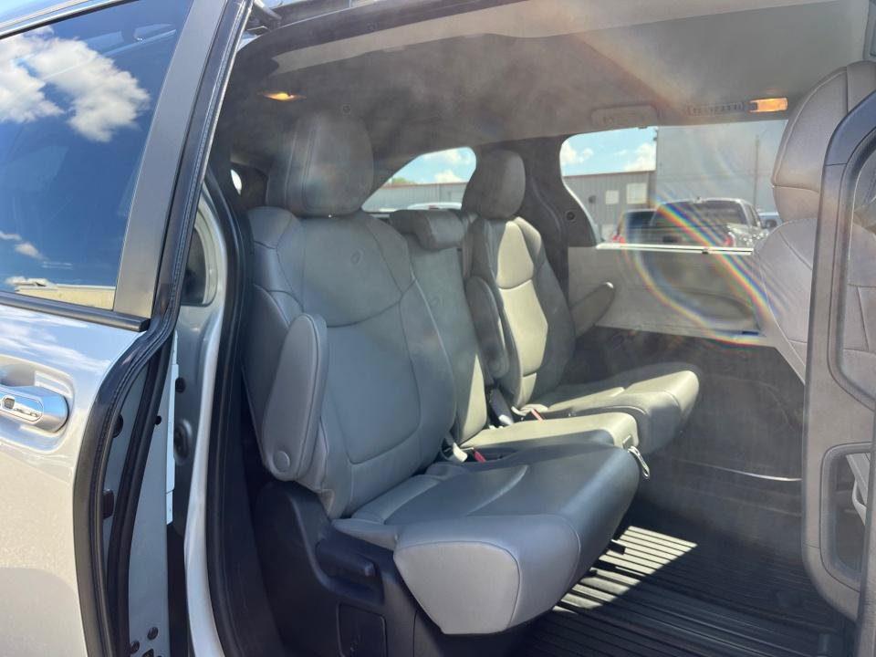 Used 2025 Toyota Sienna XLE FWD image 29