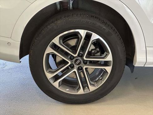 Used 2025 Audi Q5 Premium w/ Convenience Package image 7