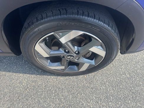 Used 2022 Hyundai Venue Limited FWD image 10