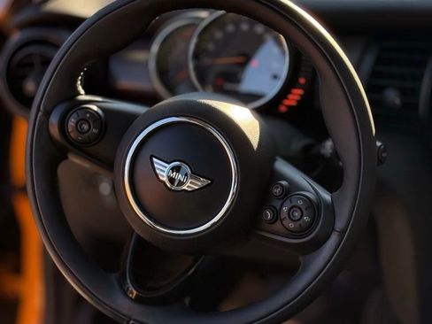 Used 2017 MINI Cooper 4-Door Hardtop image 17