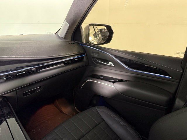Used 2024 Cadillac Escalade ESV V AWD/4WD image 18