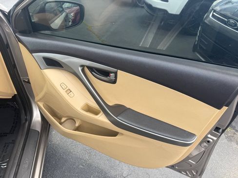 Used 2012 Hyundai Elantra GLS FWD image 19