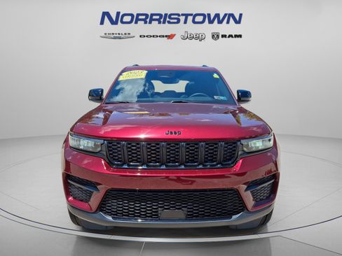 Certified 2023 Jeep Grand Cherokee Altitude AWD/4WD image 2