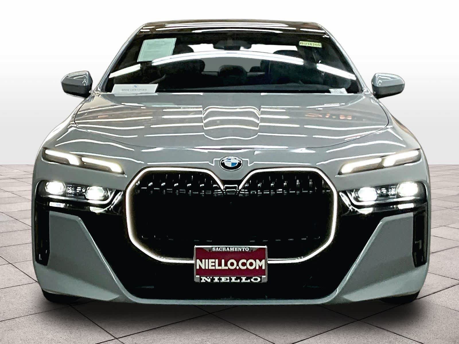Used 2025 BMW 760i xDrive AWD/4WD image 8