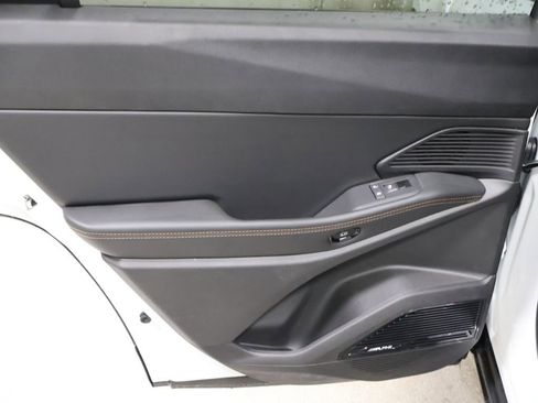 New 2026 Jeep Cherokee Overland image 12