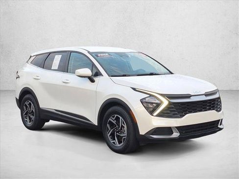Used 2023 Kia Sportage LX FWD image 3