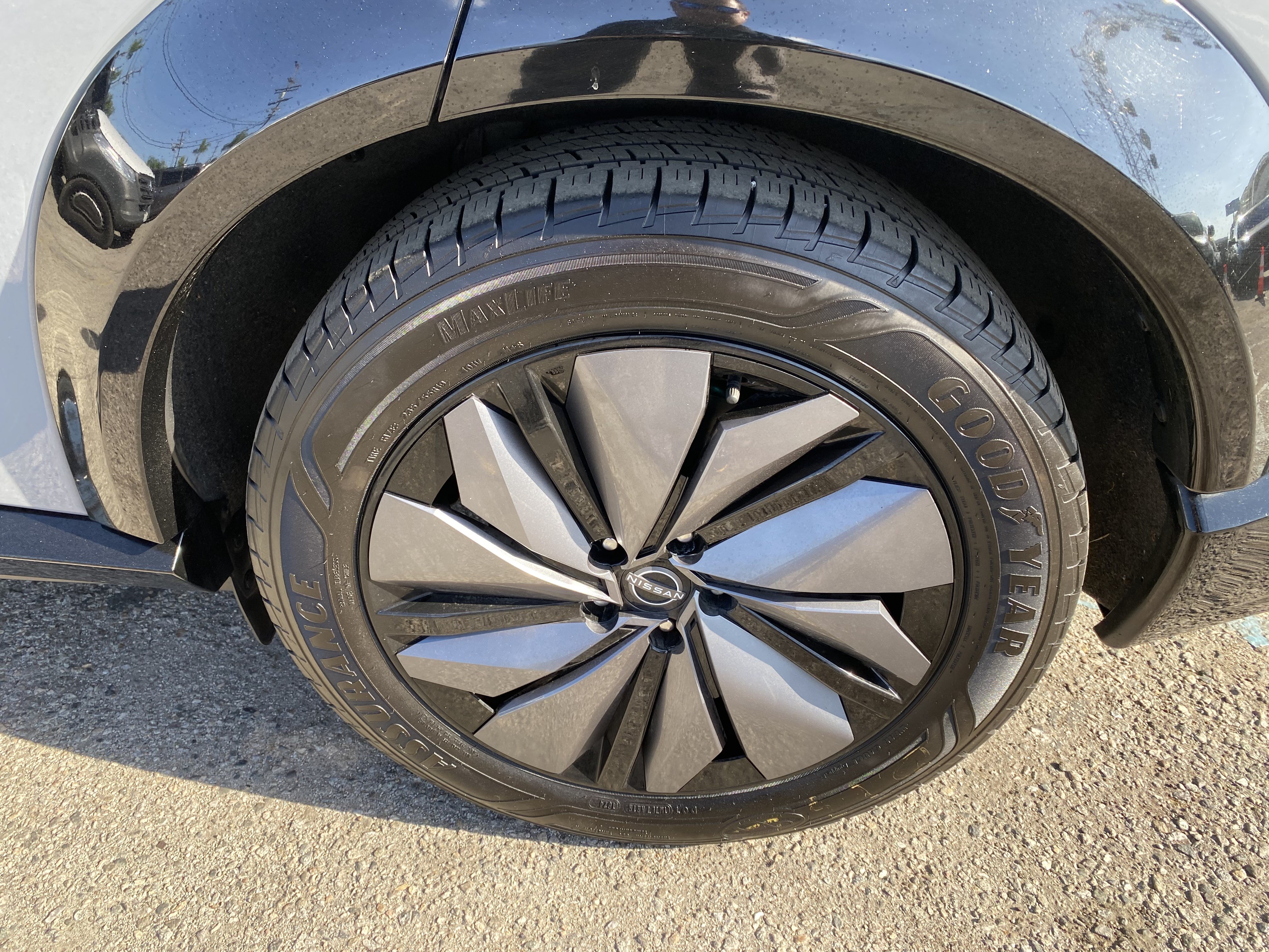 Used 2023 Nissan Ariya FWD image 14