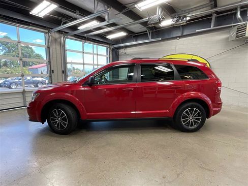 Used 2018 Dodge Journey SE FWD image 2
