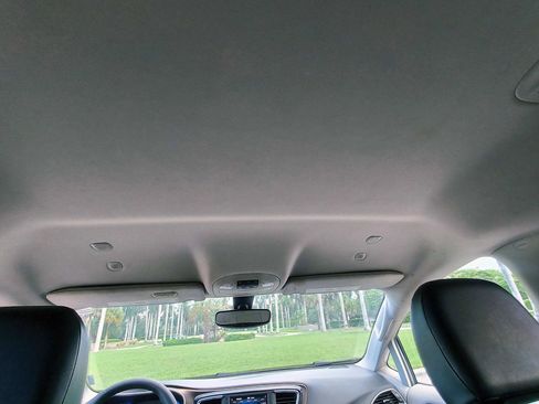 Used 2021 Chrysler Voyager Lxi FWD image 29