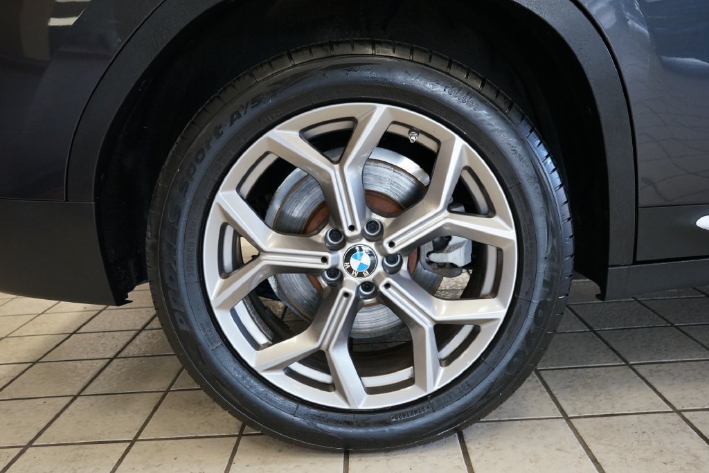 Used 2022 BMW X4 xDrive30i w/ Parking Assistance Package AWD/4WD image 59