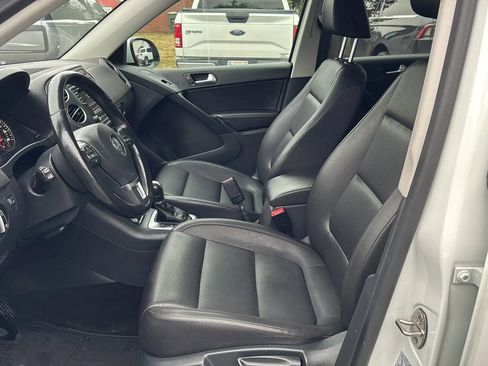 Used 2016 Volkswagen Tiguan S image 10
