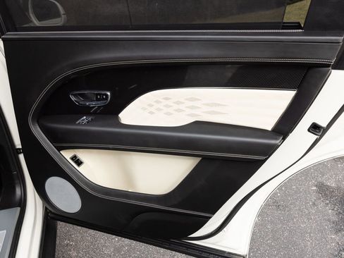 Used 2023 Bentley Bentayga Extended Wheelbase image 70