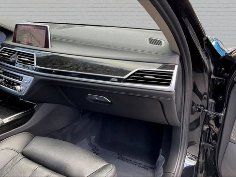 Used 2020 BMW 745e xDrive AWD/4WD image 25