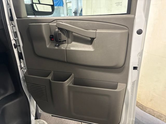 Used 2025 Chevrolet Express 2500 w/ Driver Convenience Package RWD image 27