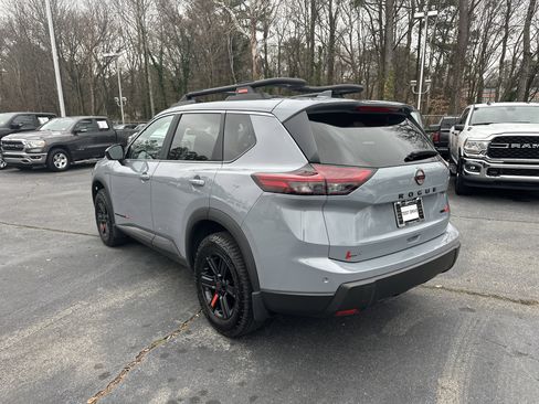 Used 2025 Nissan Rogue SV image 7