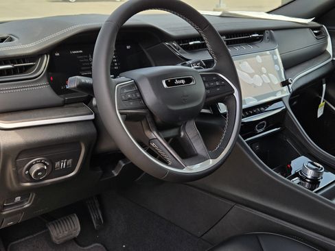 New 2026 Jeep Grand Cherokee Limited w/ Limited Altitude Package AWD/4WD image 16