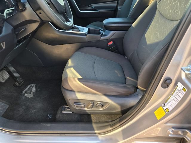 Certified 2025 Toyota RAV4 XLE FWD image 19