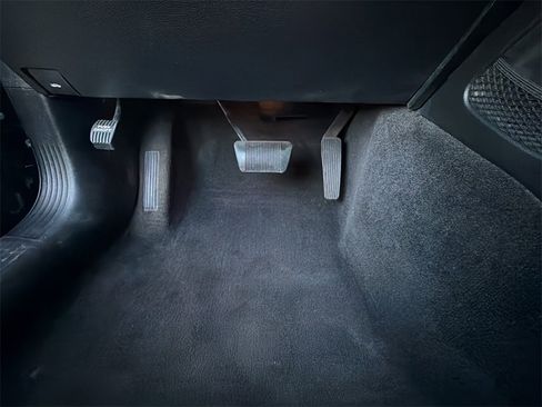 Used 2018 Dodge Challenger SXT w/ Driver Convenience Group image 30