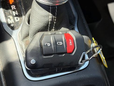 Used 2022 Jeep Gladiator Overland AWD/4WD image 12