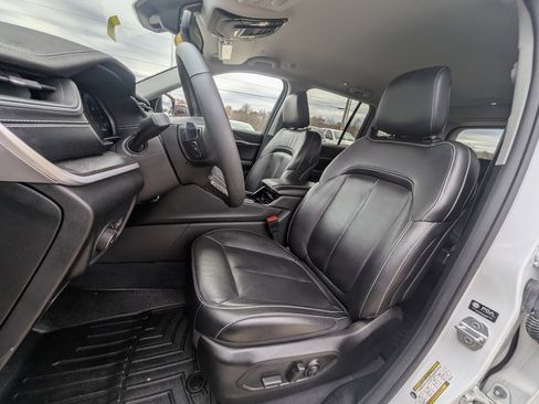 Used 2023 Jeep Grand Cherokee Limited image 22