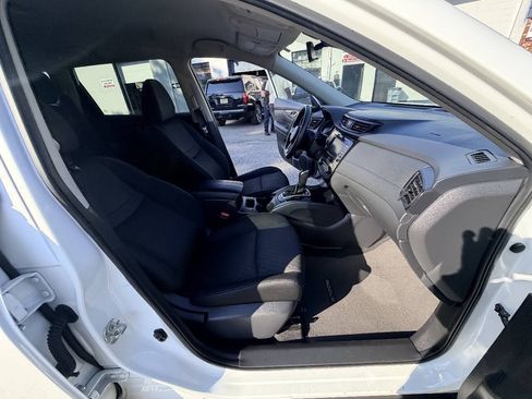 Used 2019 Nissan Rogue SV AWD/4WD image 70