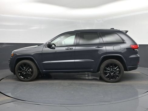 Used 2018 Jeep Grand Cherokee Altitude AWD/4WD image 10