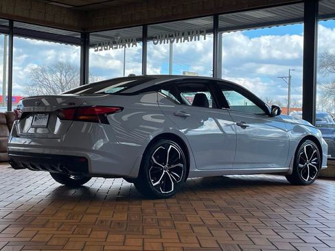 Used 2024 Nissan Altima 2.5 SR w/ SR Premium Package image 10