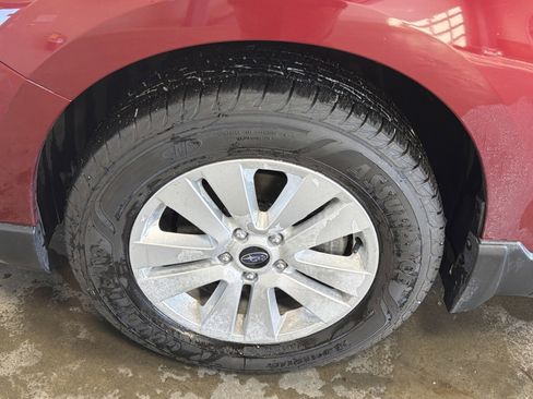 Used 2017 Subaru Outback 2.5i Premium image 5