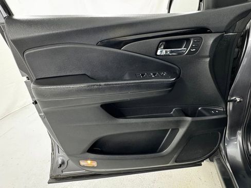Used 2017 Honda Pilot Touring image 19