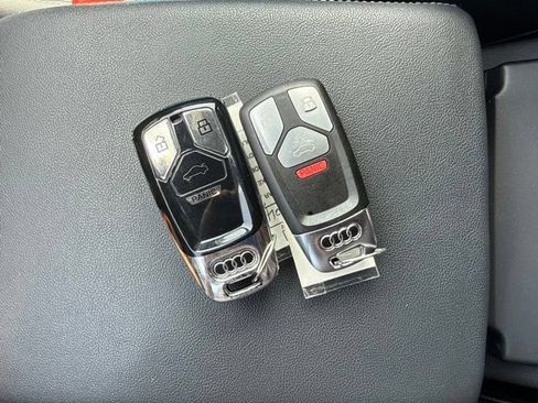 Used 2024 Audi Q5 e Premium Plus w/ Premium Plus Package AWD/4WD image 26