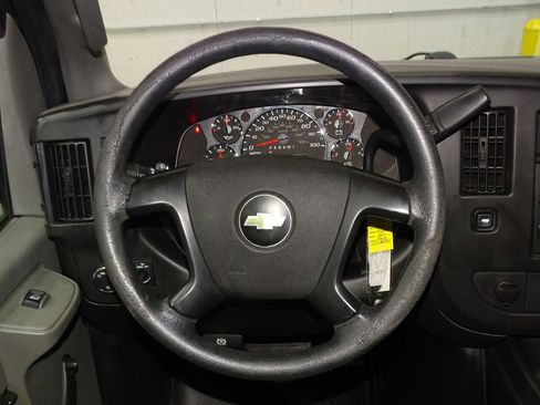 Used 2016 Chevrolet Express 2500 image 20