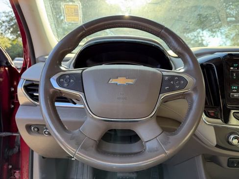Used 2019 Chevrolet Traverse LT FWD image 9
