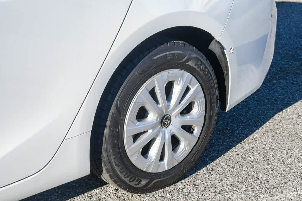 Used 2020 Toyota Prius LE FWD image 11