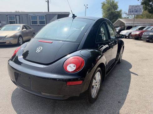 Used 2009 Volkswagen Beetle Coupe FWD image 5