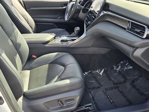 Used 2021 Toyota Camry XLE FWD image 16