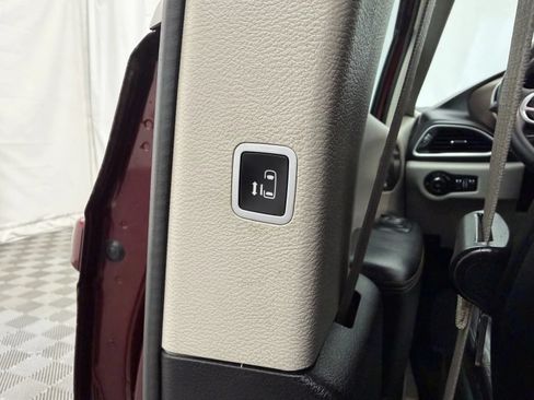 Used 2017 Chrysler Pacifica Touring-L FWD image 24