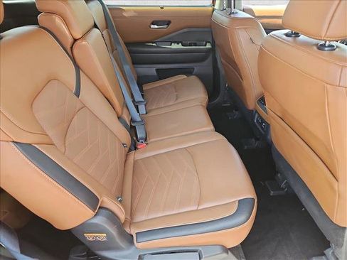 Certified 2024 Nissan Pathfinder Platinum w/ Black Appearance Package AWD/4WD image 28