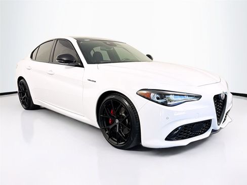 Used 2024 Alfa Romeo Giulia Veloce image 34