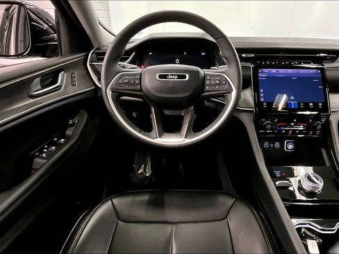 Used 2023 Jeep Grand Cherokee Limited AWD/4WD image 6