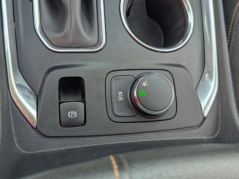 Used 2021 Chevrolet Traverse LS image 30