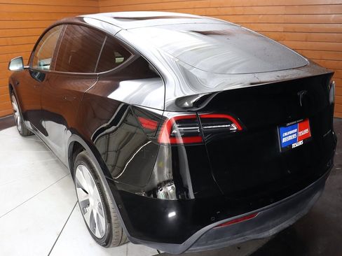 Used 2022 Tesla Model Y Long Range AWD/4WD image 24